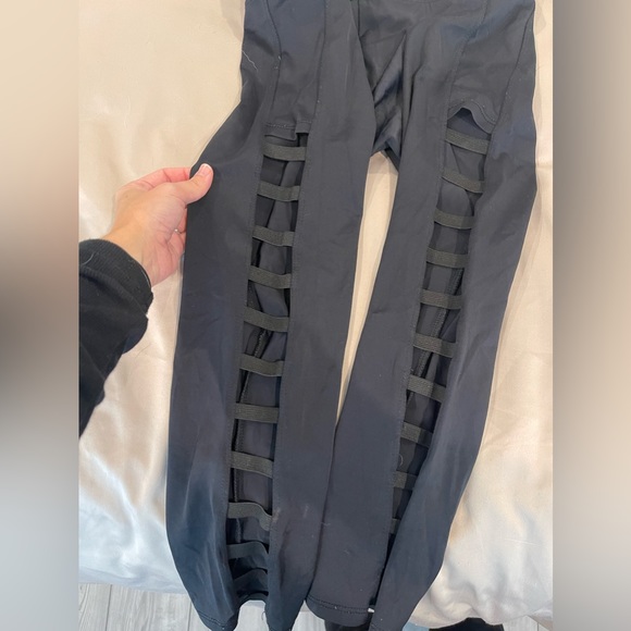 Onzie Elastic Side Yoga Capri - Picture 3 of 7